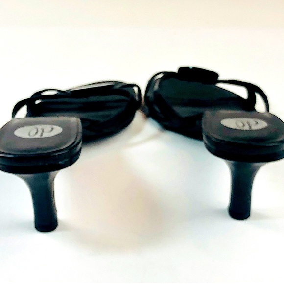 Donna Lawrence Black Sandals - Picture 3 of 7